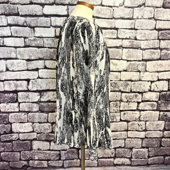 Nine West NWT Long Sleeve Button Down Blouse Size M - Picture 8 of 9